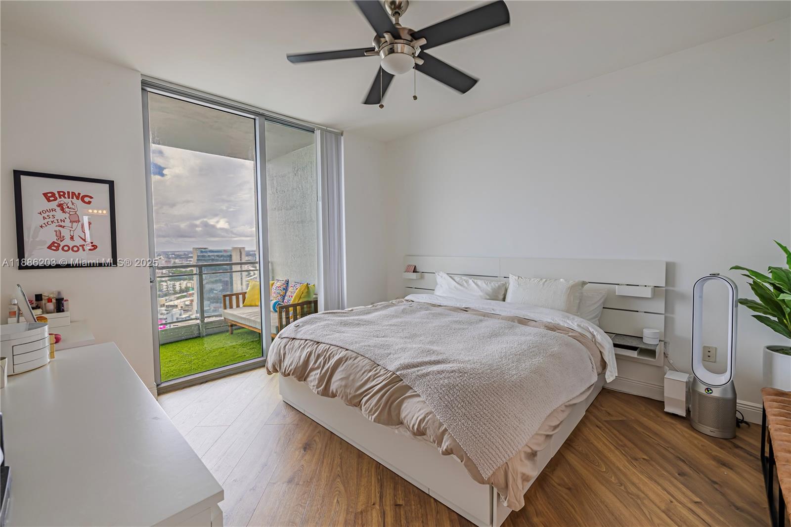 IVY CONDO - Residential