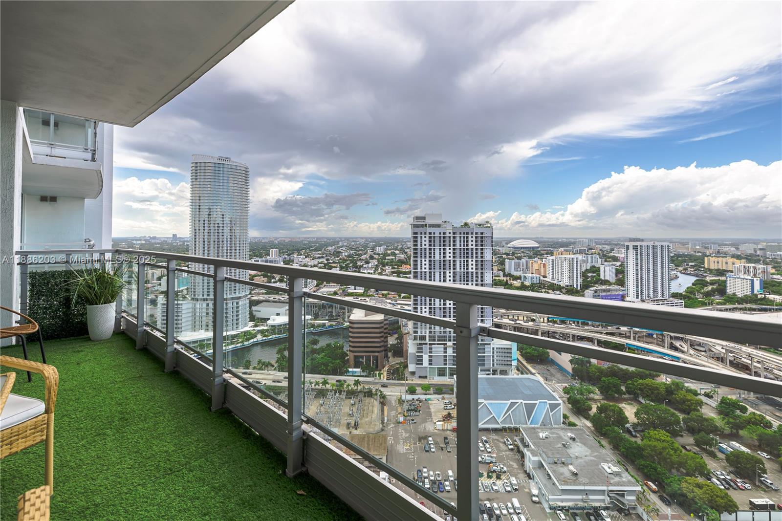 IVY CONDO - Residential