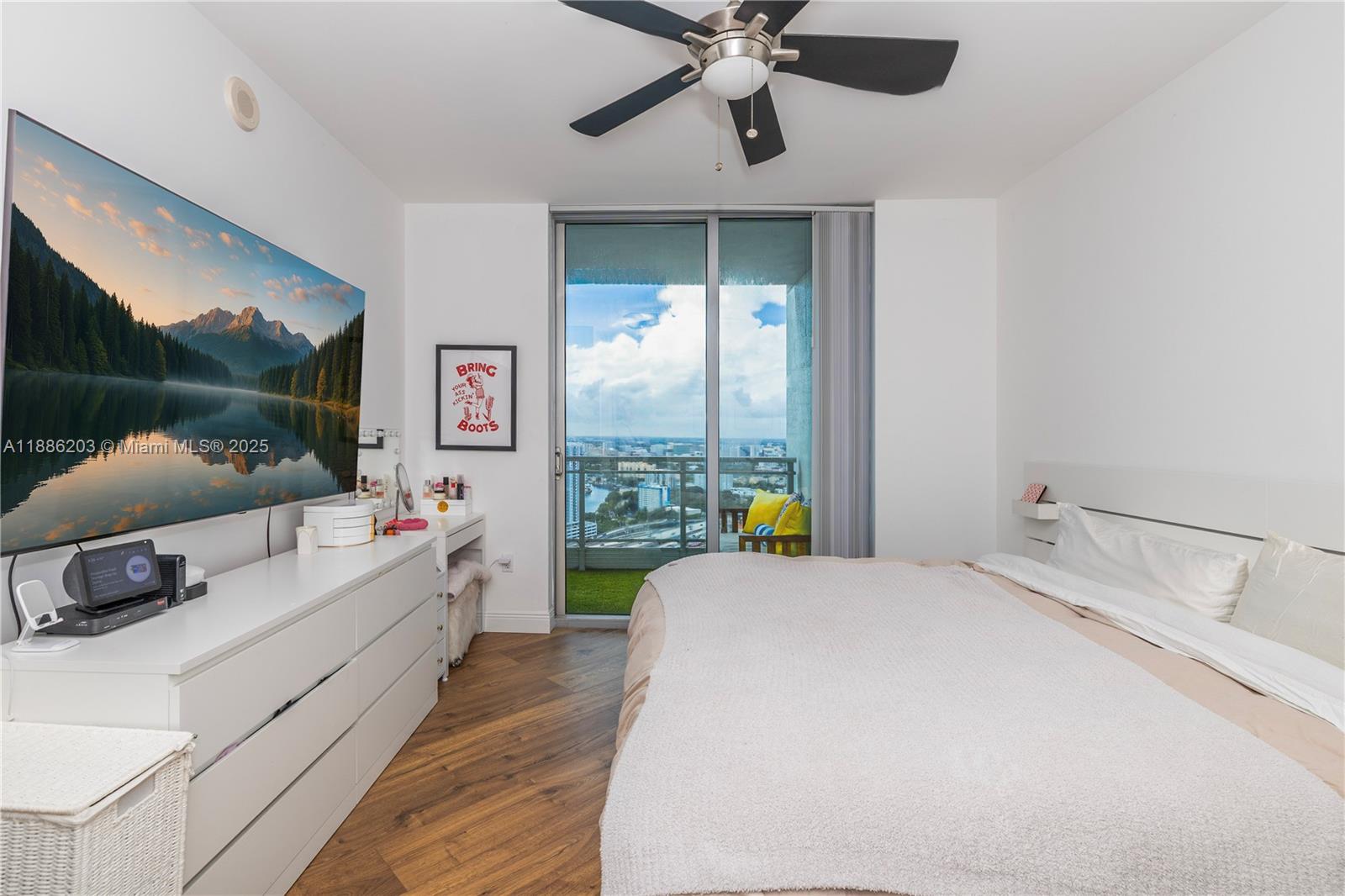 IVY CONDO - Residential