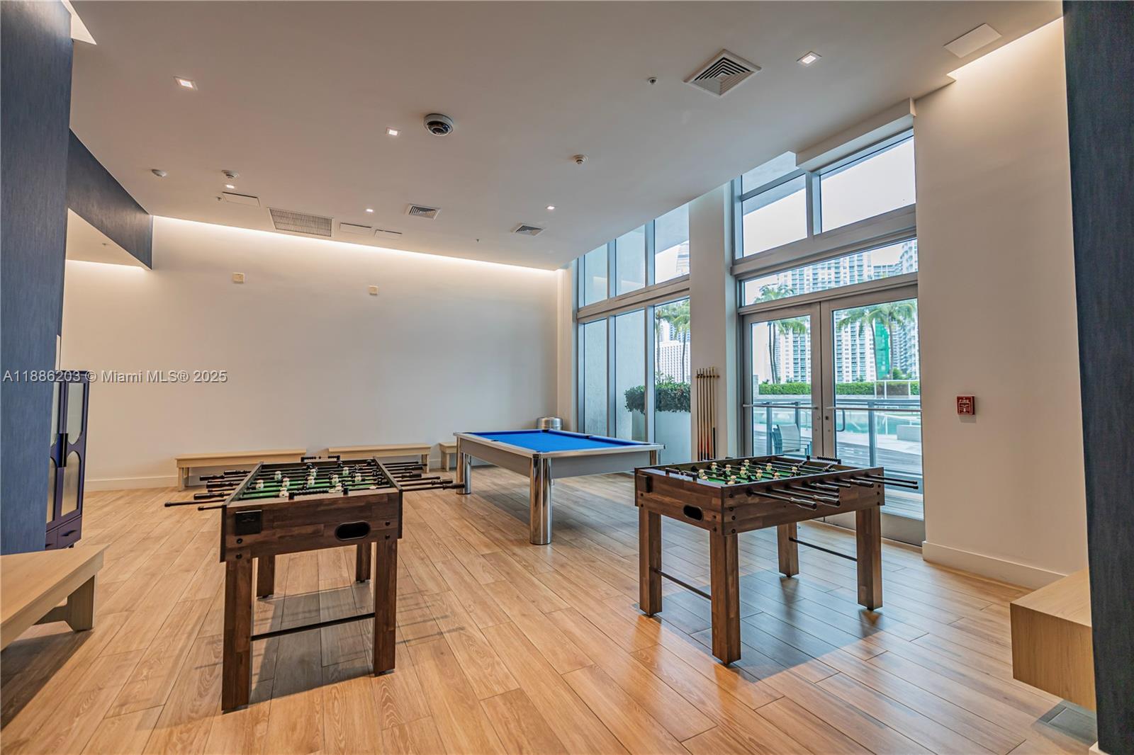 IVY CONDO - Residential