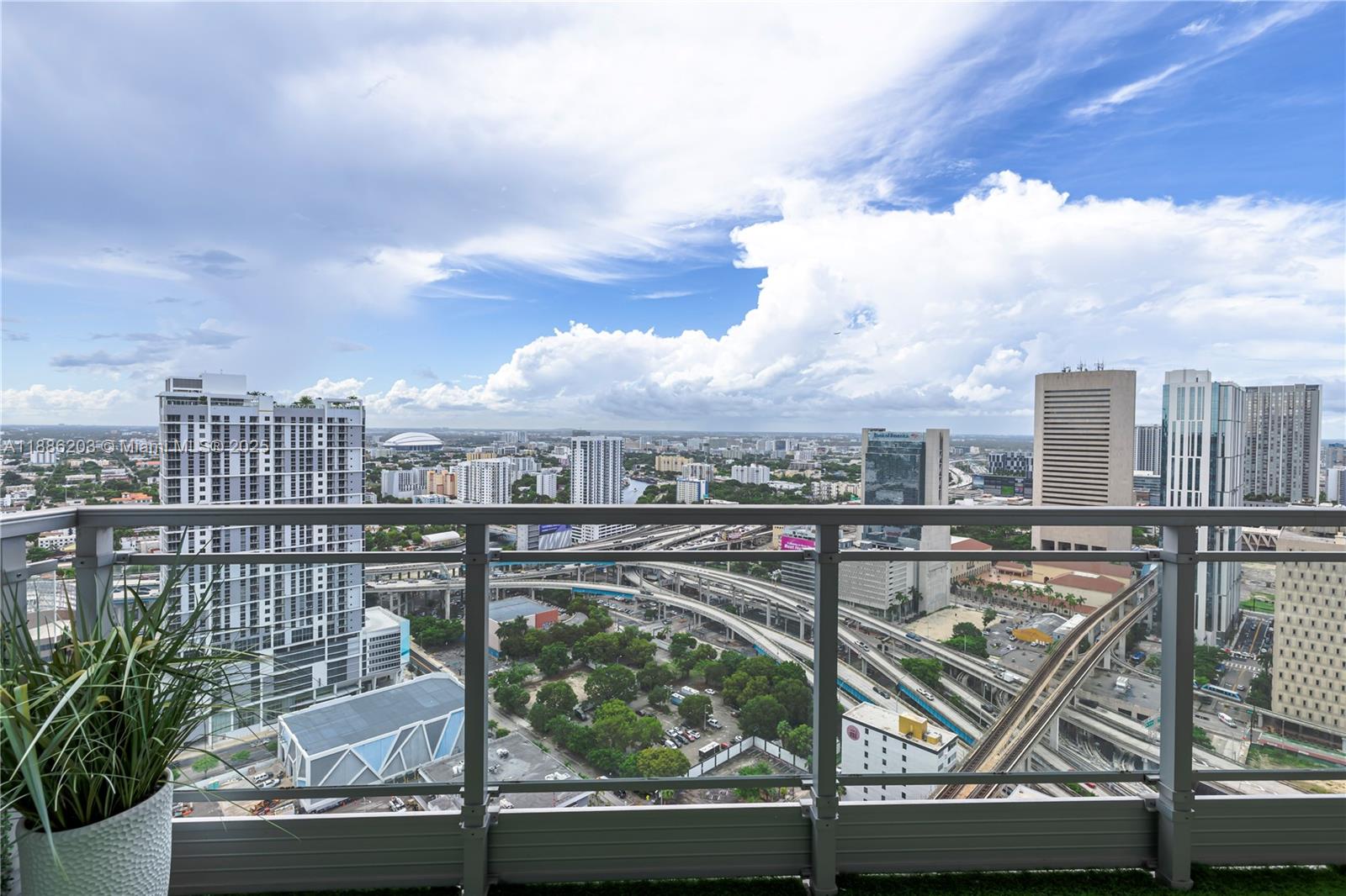 IVY CONDO - Residential