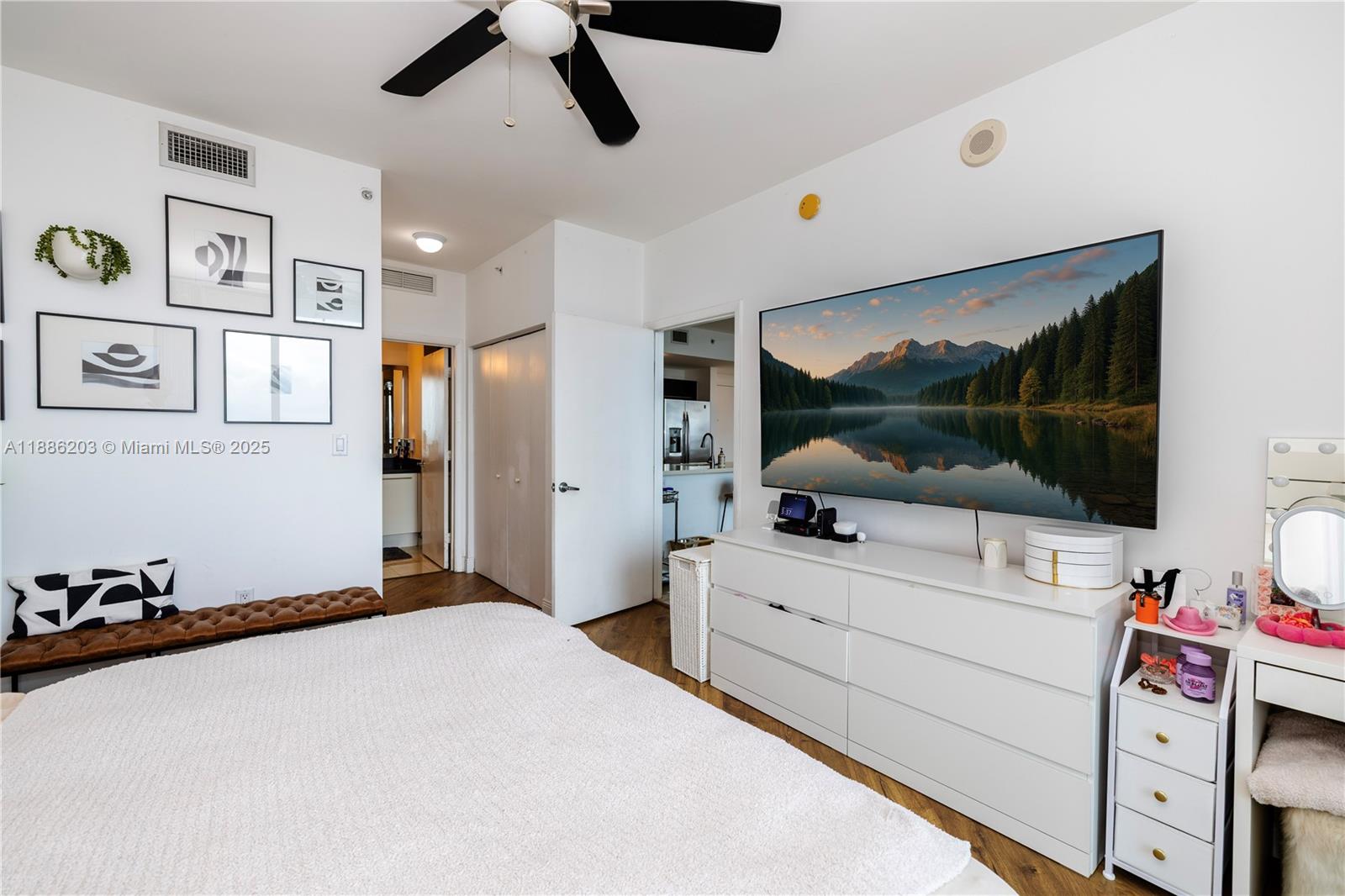 IVY CONDO - Residential