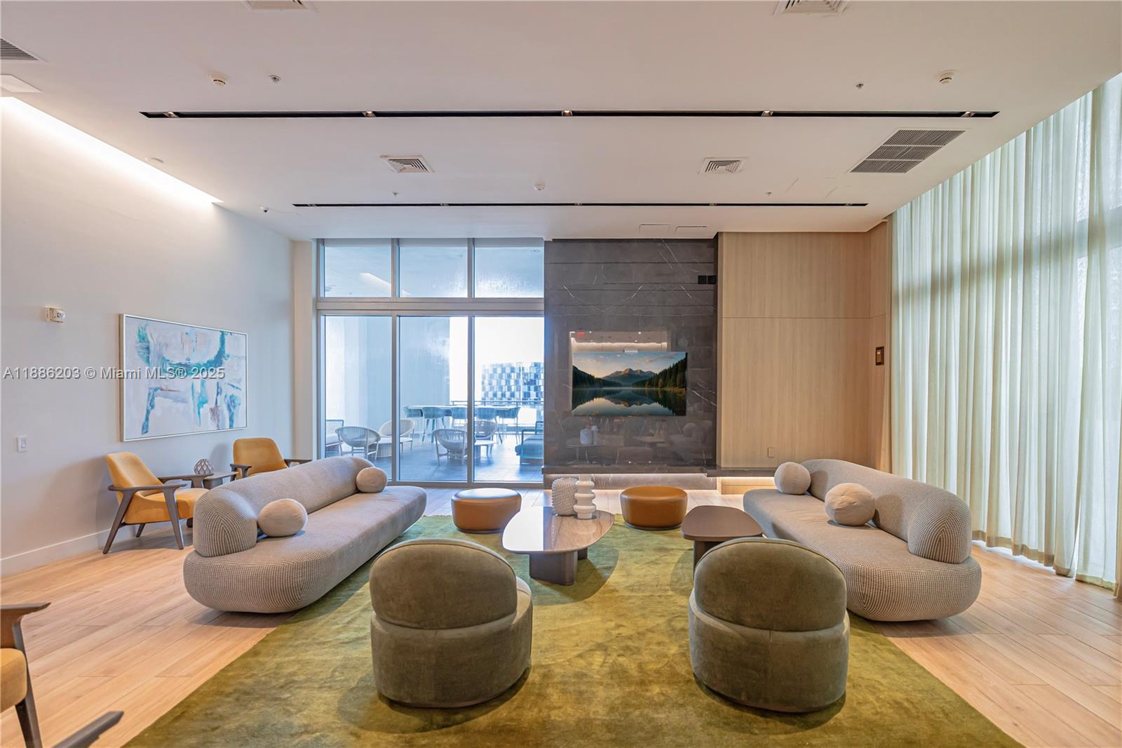 IVY CONDO - Residential