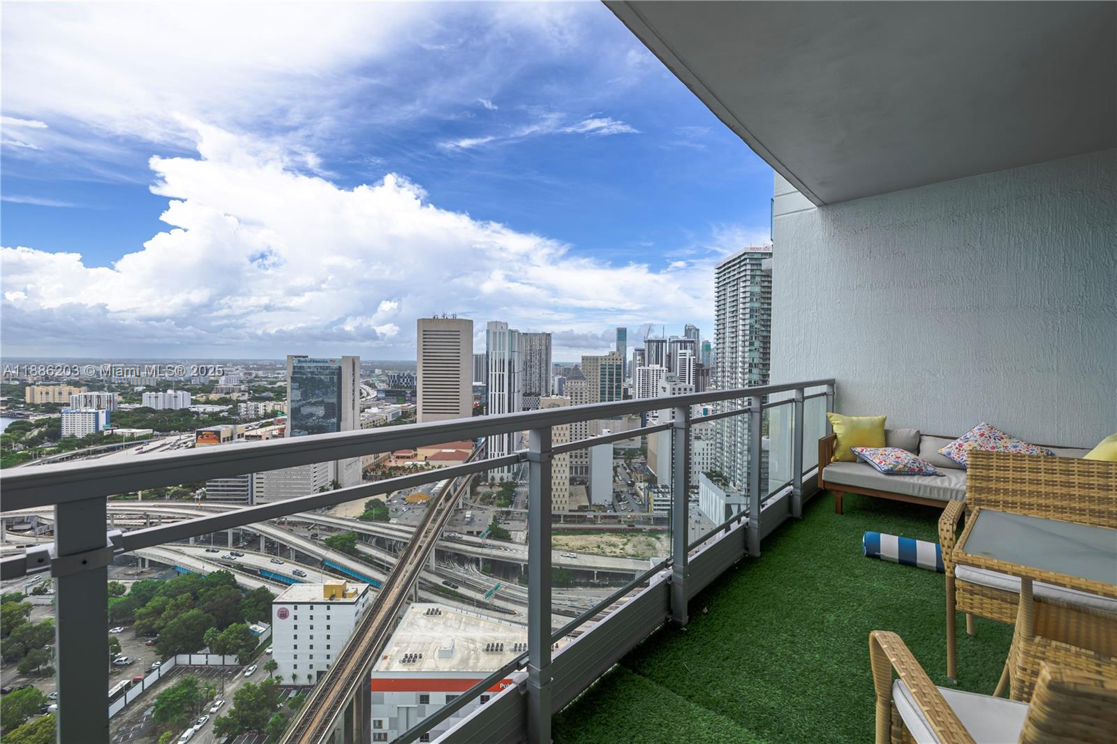 IVY CONDO - Residential