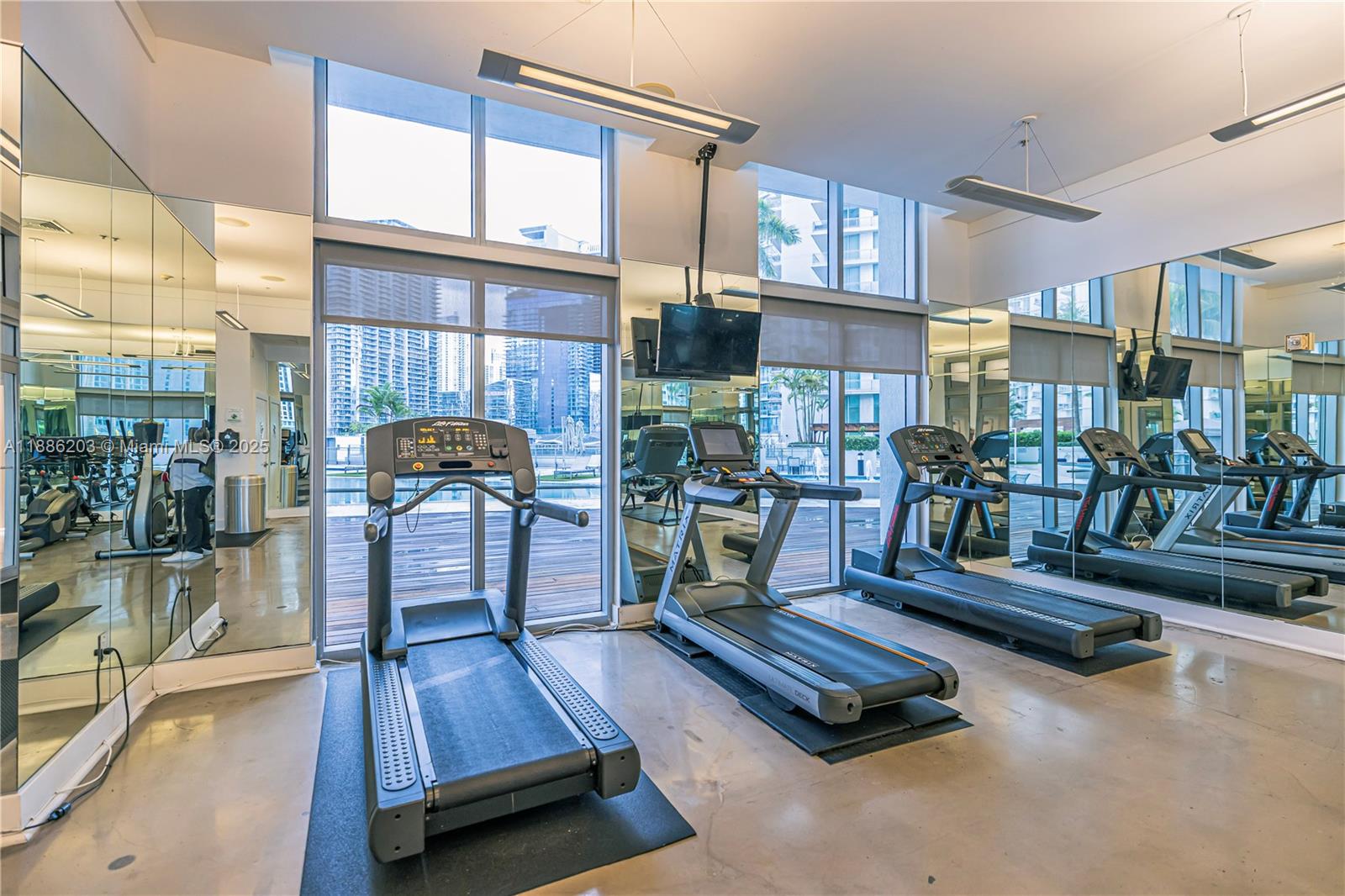 IVY CONDO - Residential