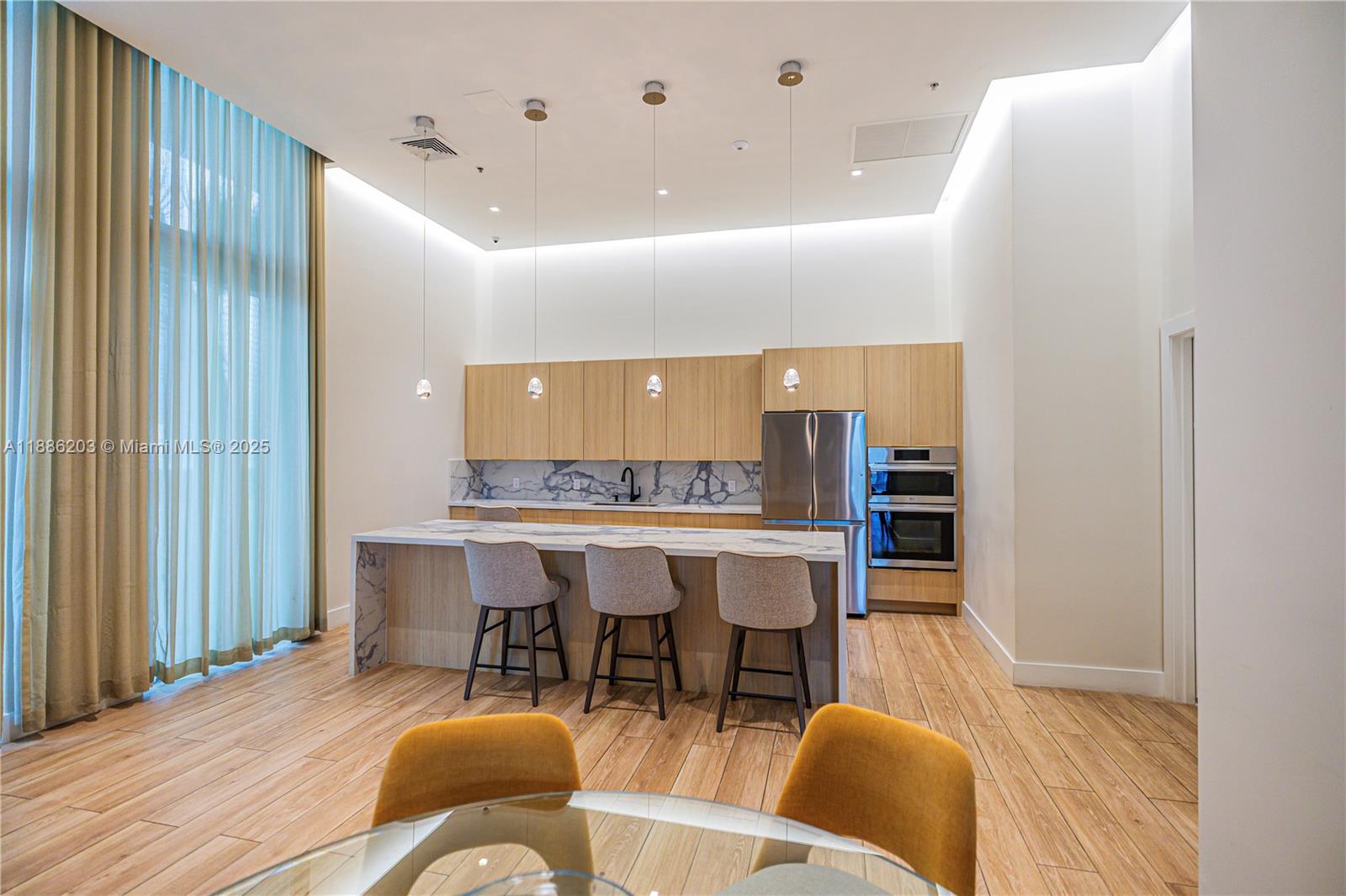 IVY CONDO - Residential