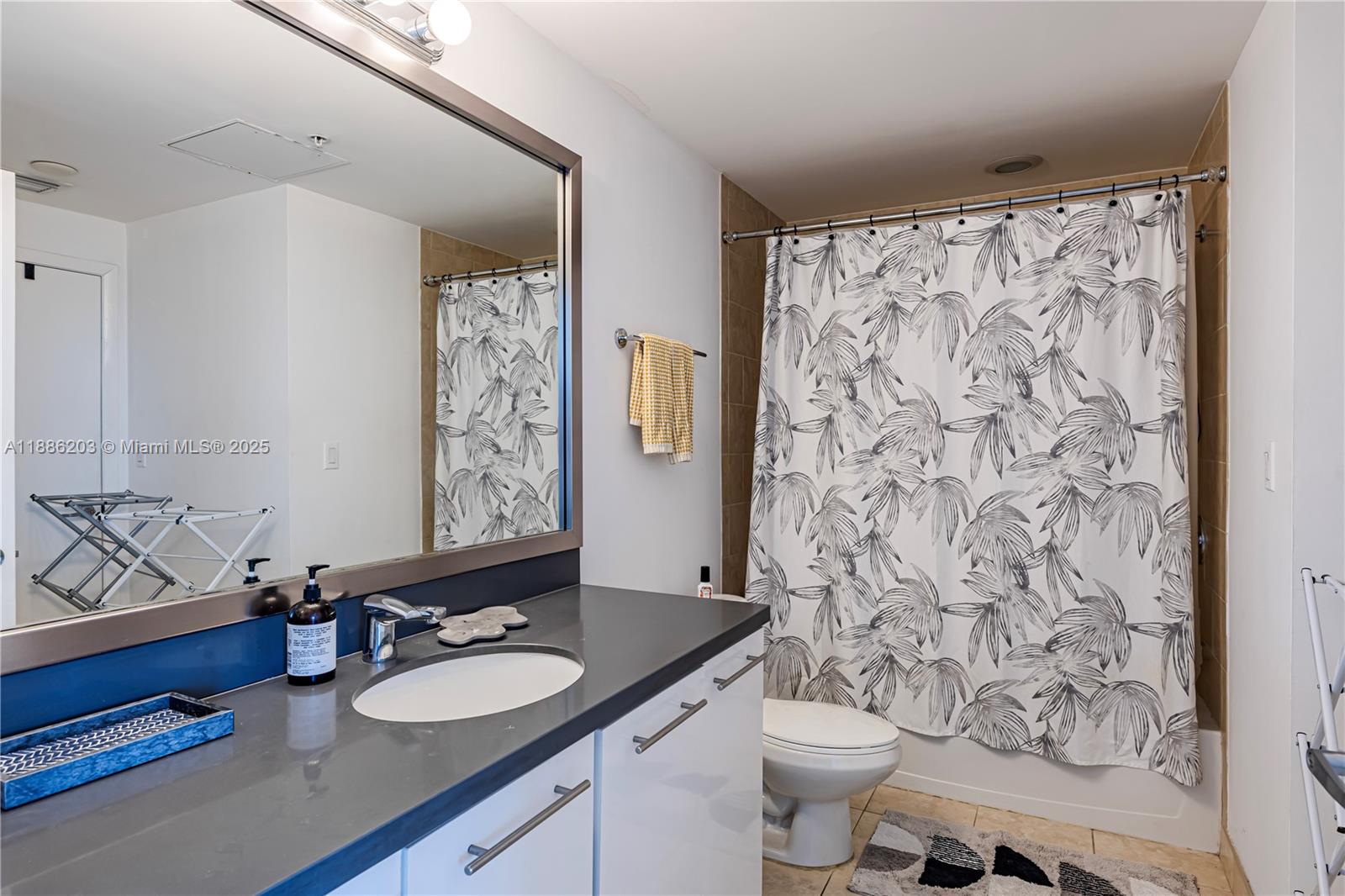 IVY CONDO - Residential