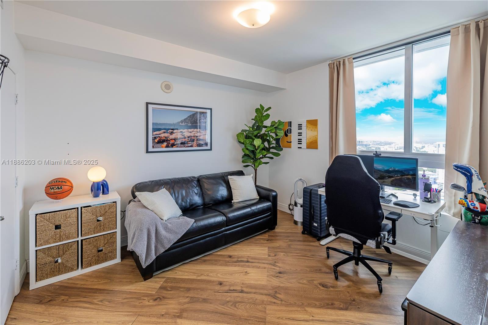 IVY CONDO - Residential