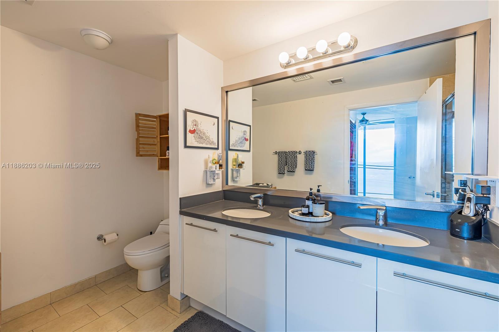 IVY CONDO - Residential