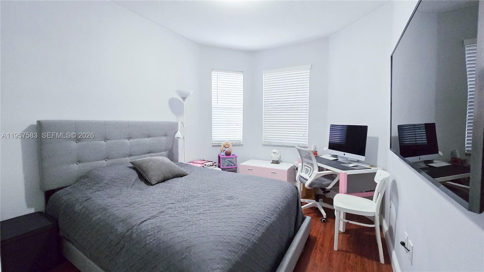 ESCADA VILLAS - Residential Lease