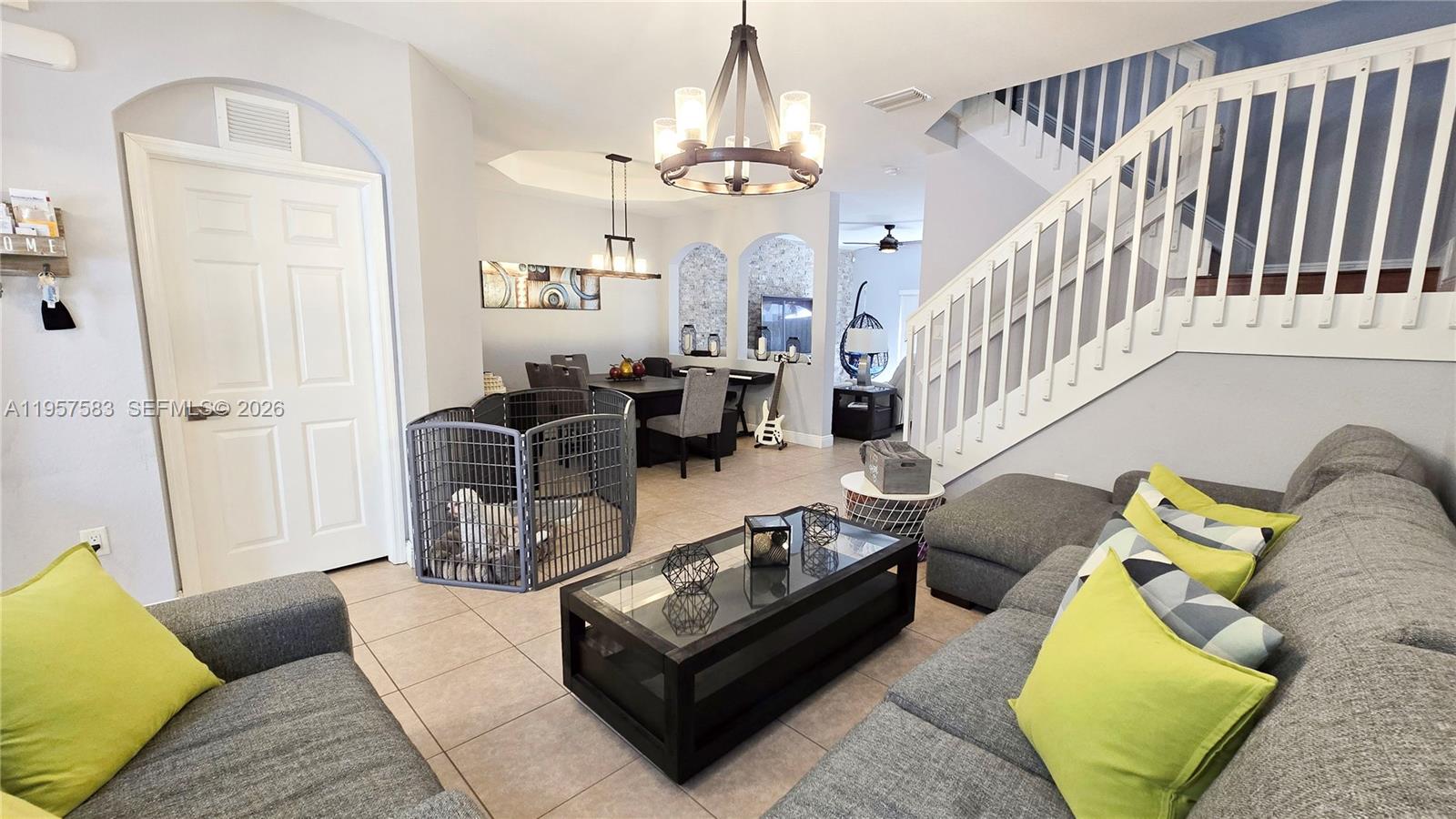 ESCADA VILLAS - Residential Lease