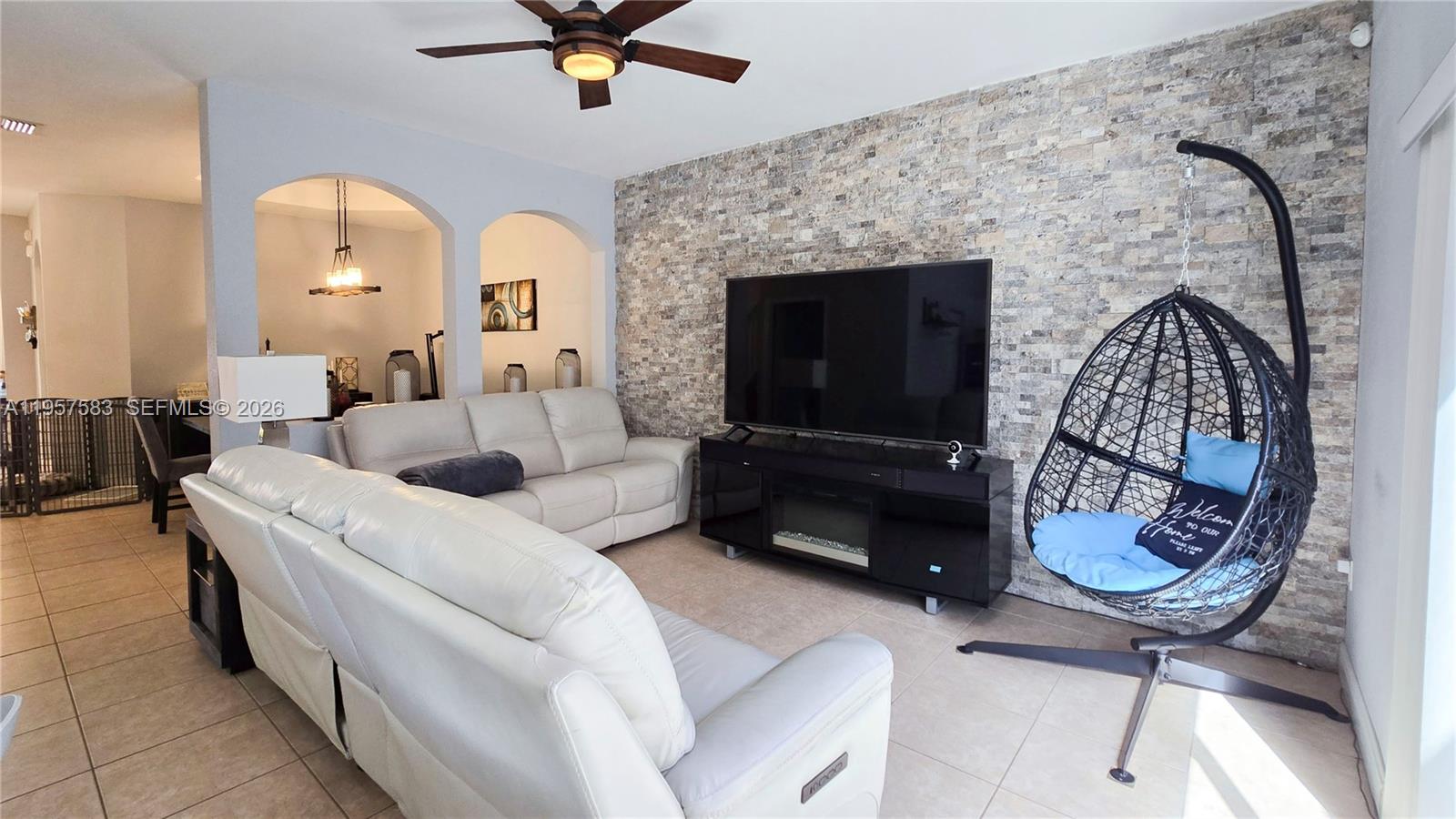 ESCADA VILLAS - Residential Lease