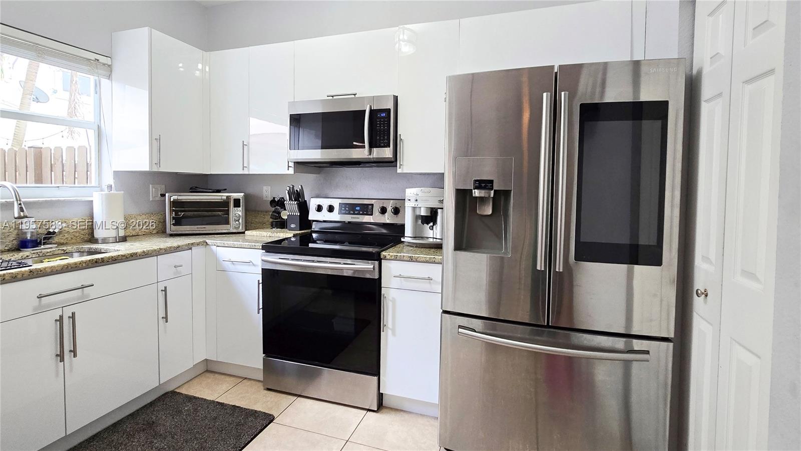 ESCADA VILLAS - Residential Lease