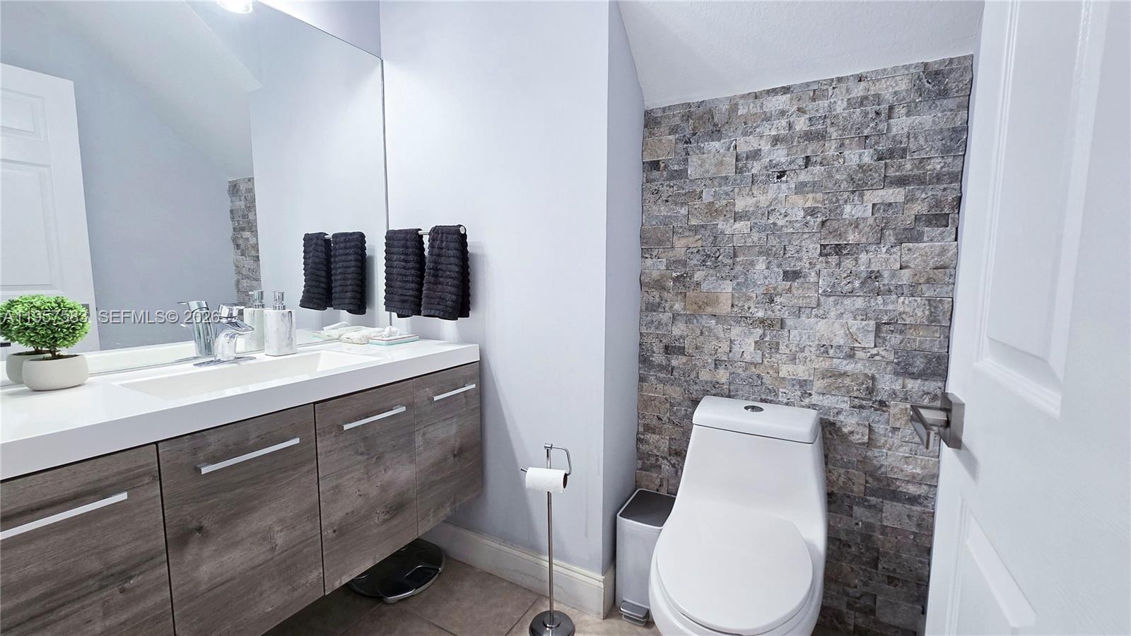 ESCADA VILLAS - Residential Lease