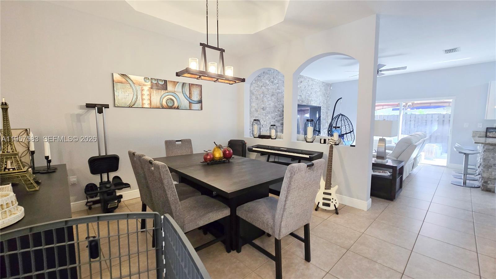 ESCADA VILLAS - Residential Lease