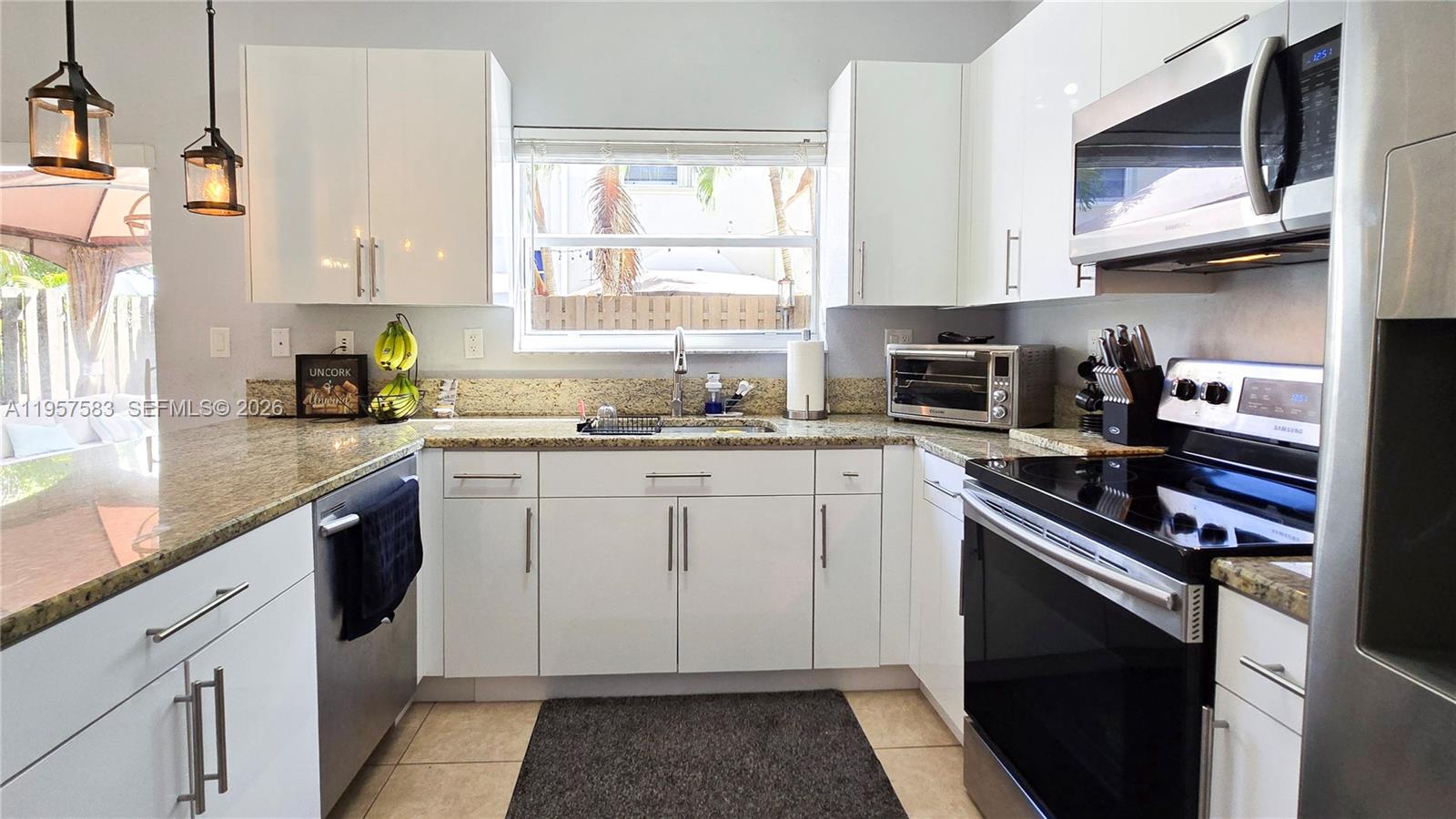 ESCADA VILLAS - Residential Lease