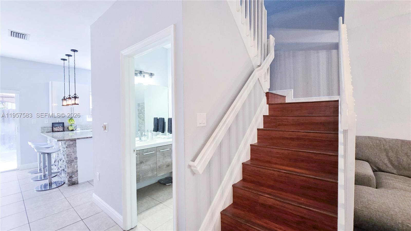 ESCADA VILLAS - Residential Lease