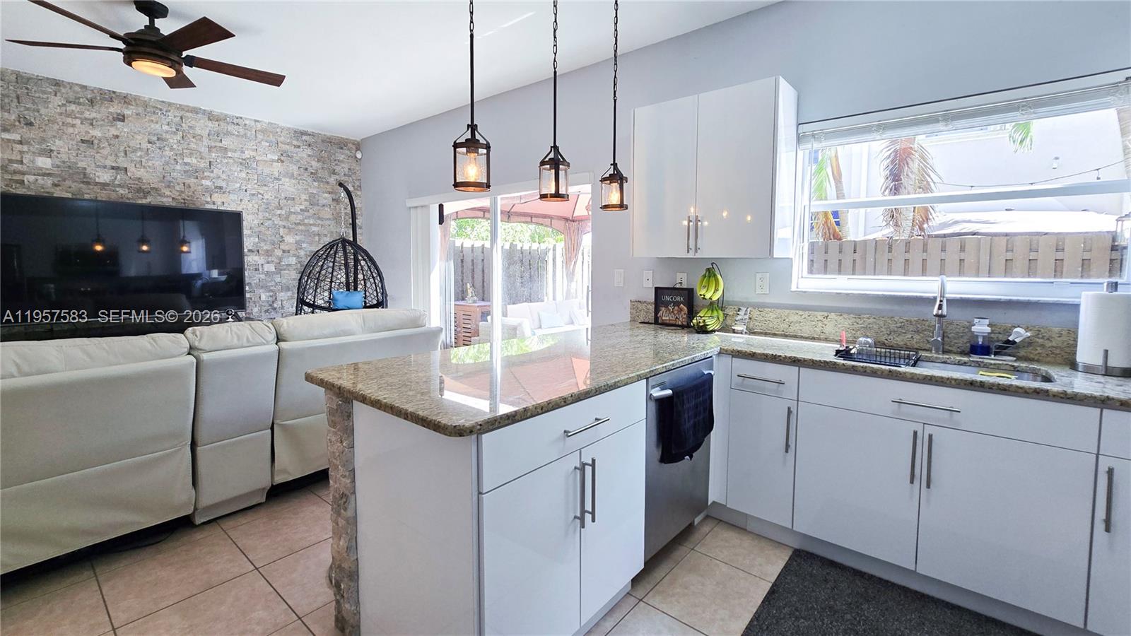 ESCADA VILLAS - Residential Lease