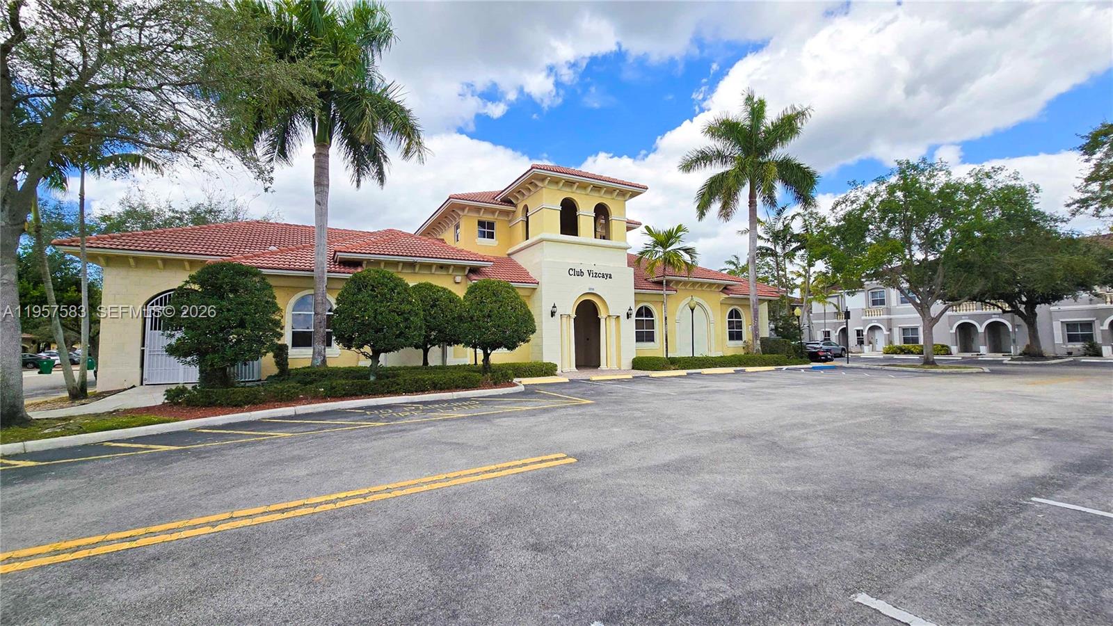 ESCADA VILLAS - Residential Lease