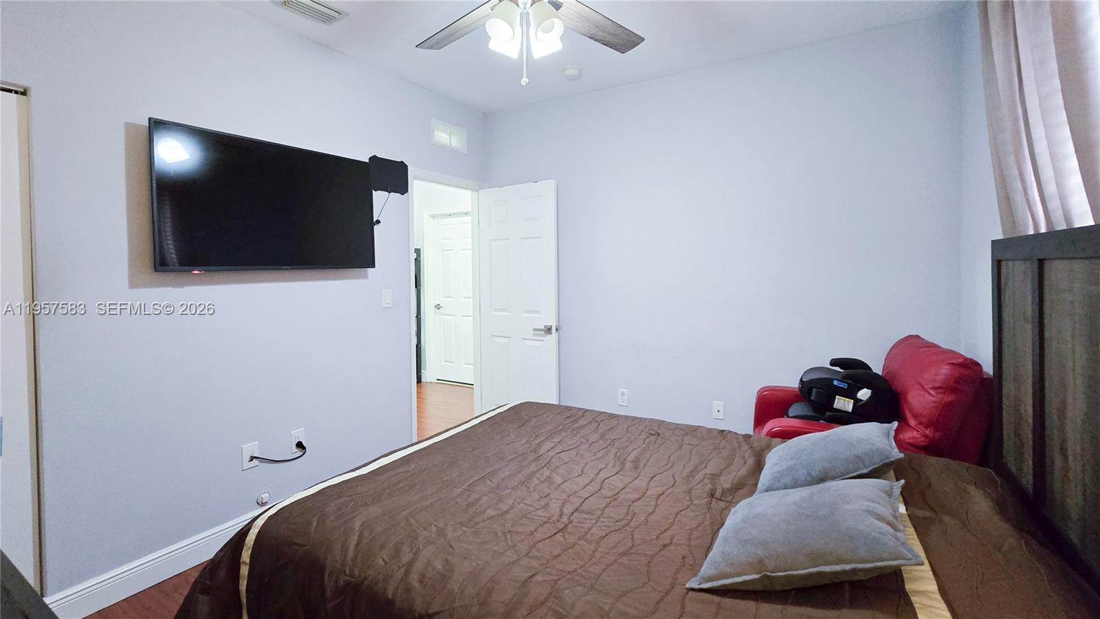 ESCADA VILLAS - Residential Lease