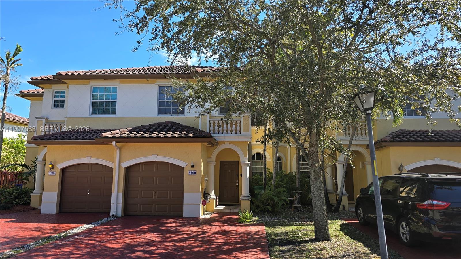 ESCADA VILLAS - Residential Lease