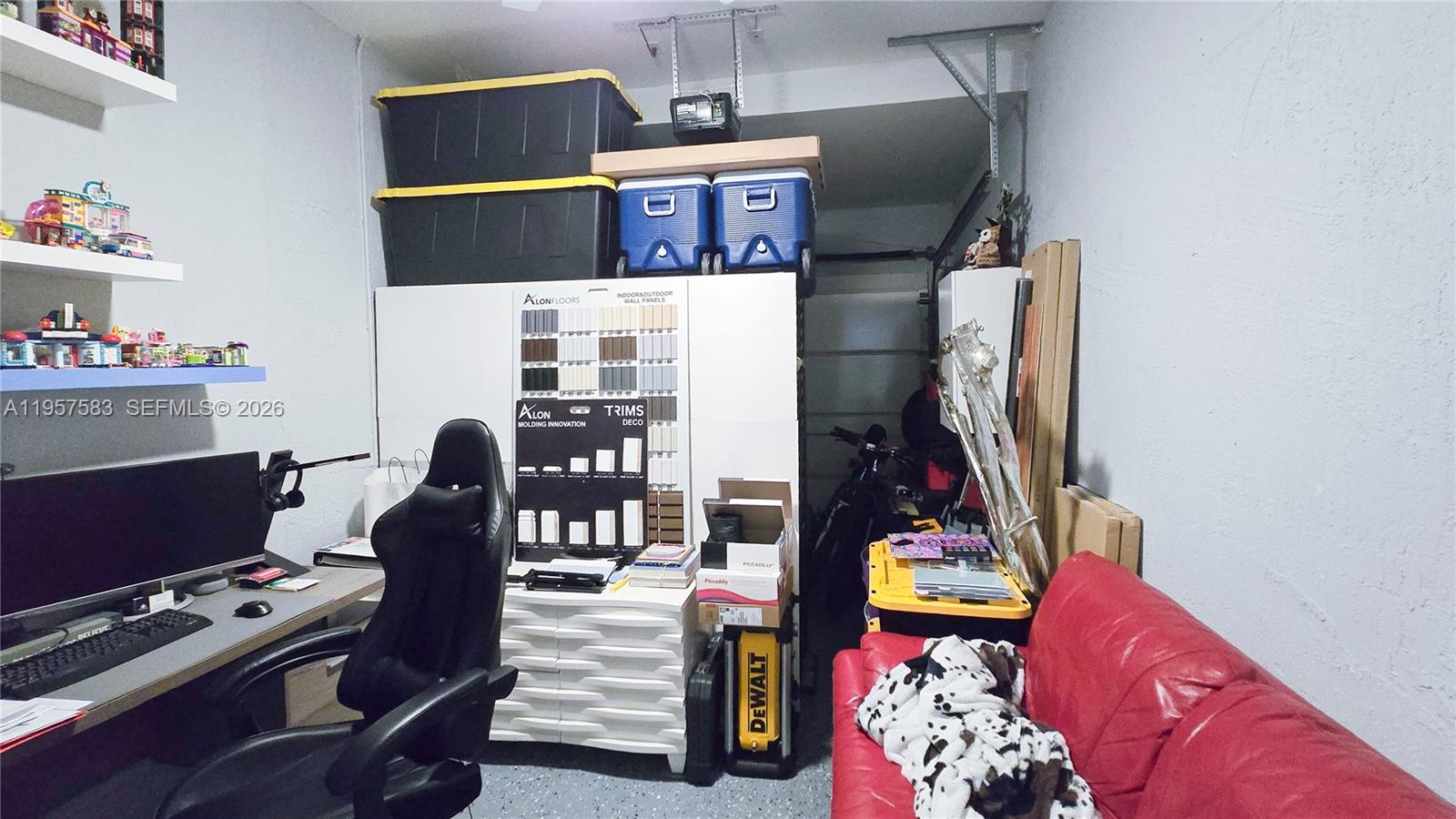 ESCADA VILLAS - Residential Lease