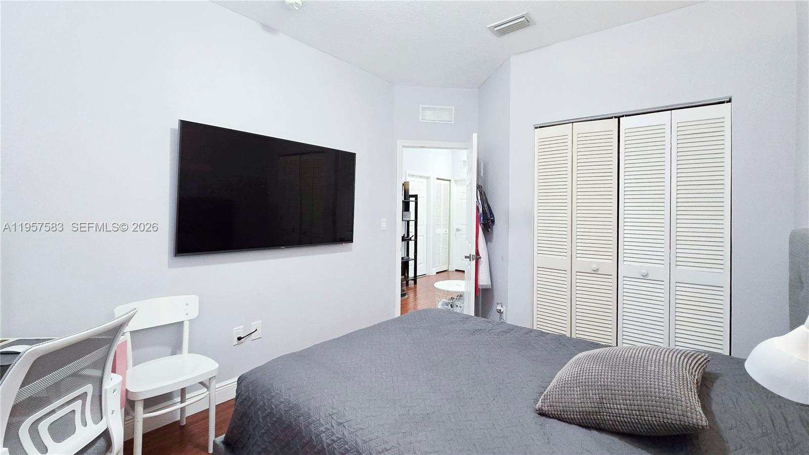 ESCADA VILLAS - Residential Lease