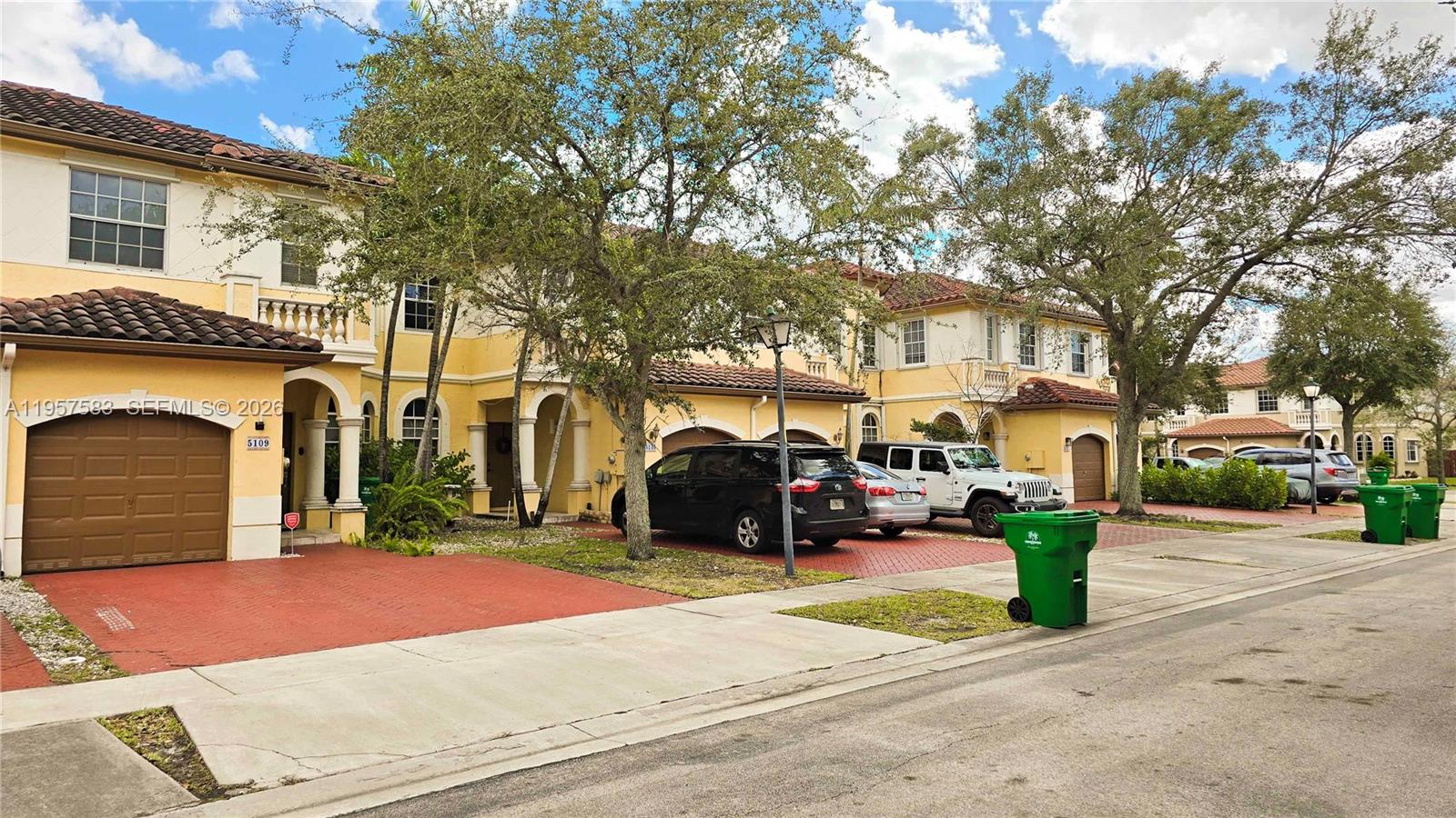 ESCADA VILLAS - Residential Lease