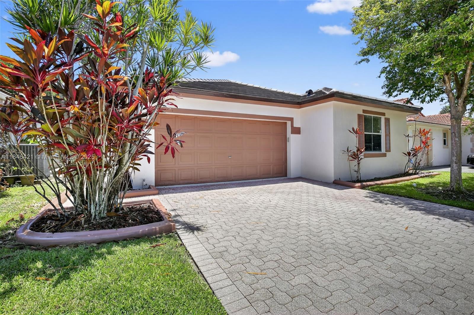 7306 NW 1st Mnr, Plantation, FL, 33317/$585,000 2 7306 NW 1st Mnr