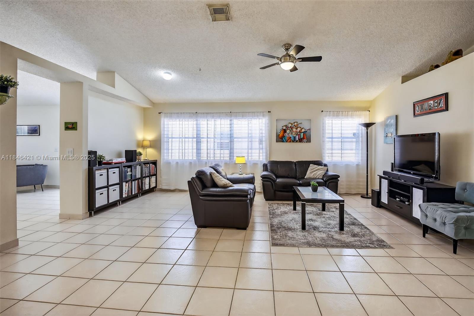 7306 NW 1st Mnr, Plantation, FL, 33317/$585,000 4 7306 NW 1st Mnr