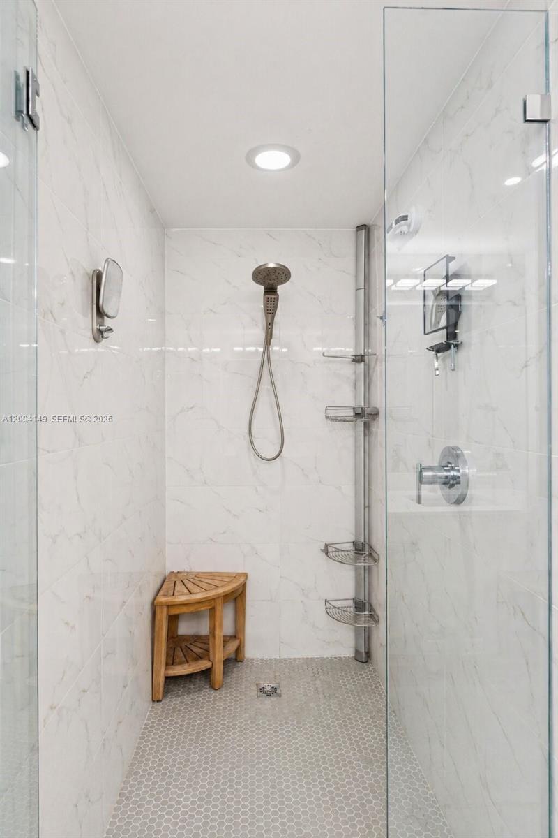 THE HARBOUR NORTH CONDO - Residential