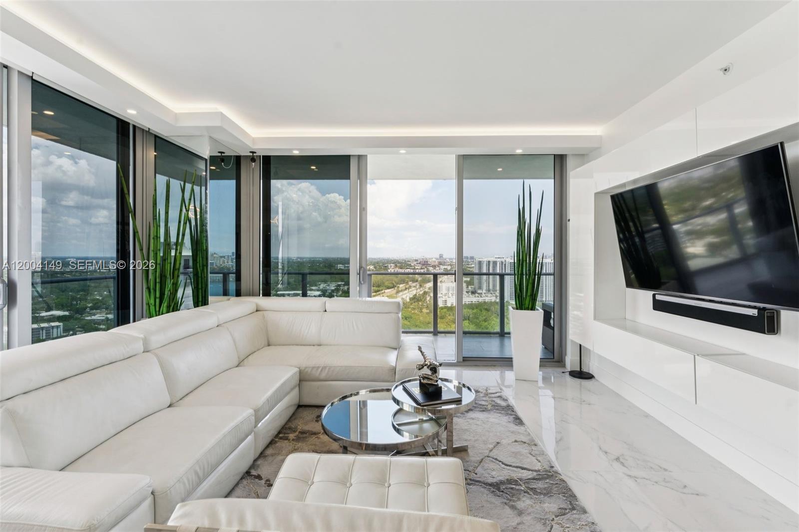 THE HARBOUR NORTH CONDO - Residential