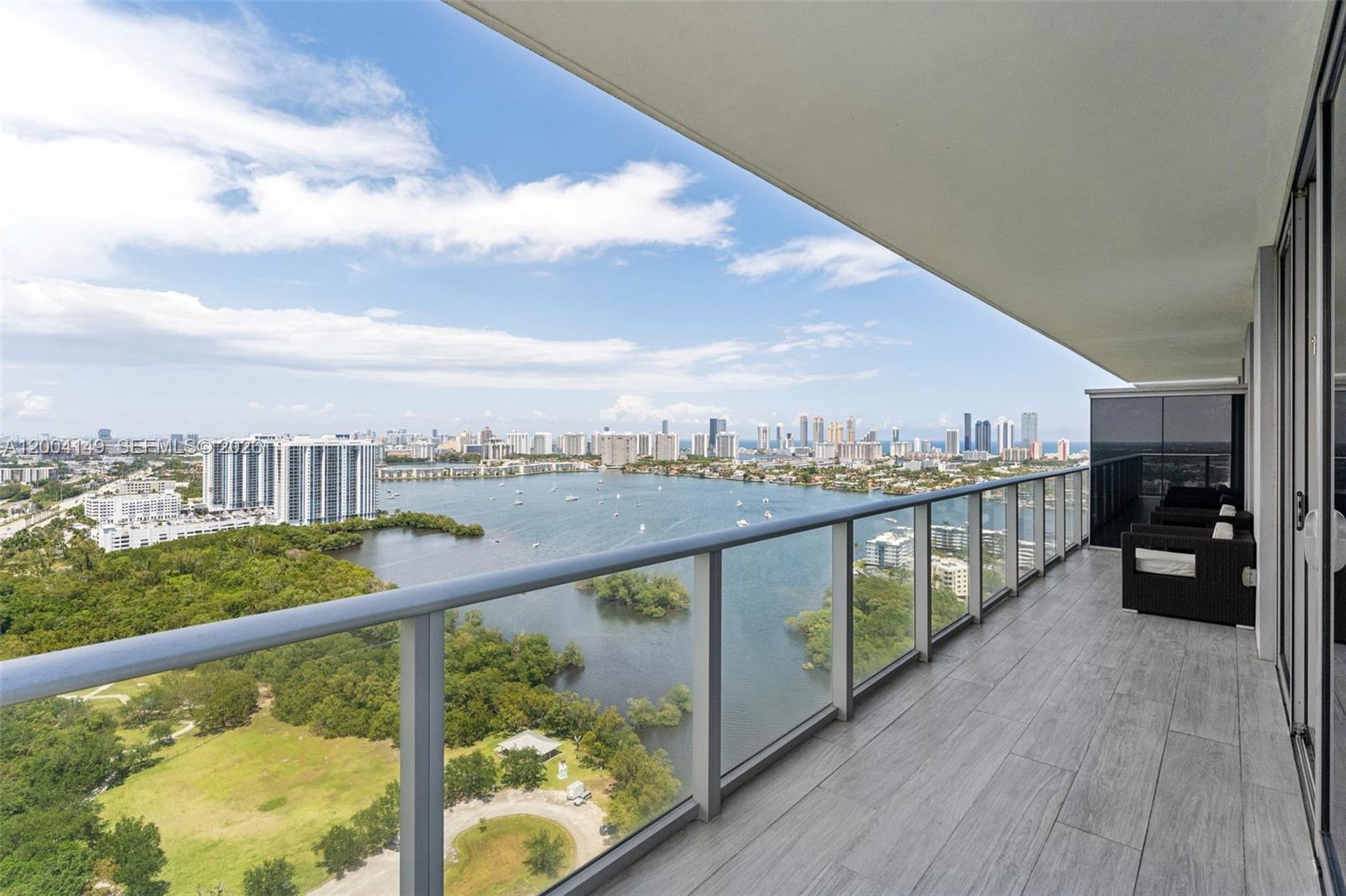 THE HARBOUR NORTH CONDO - Residential