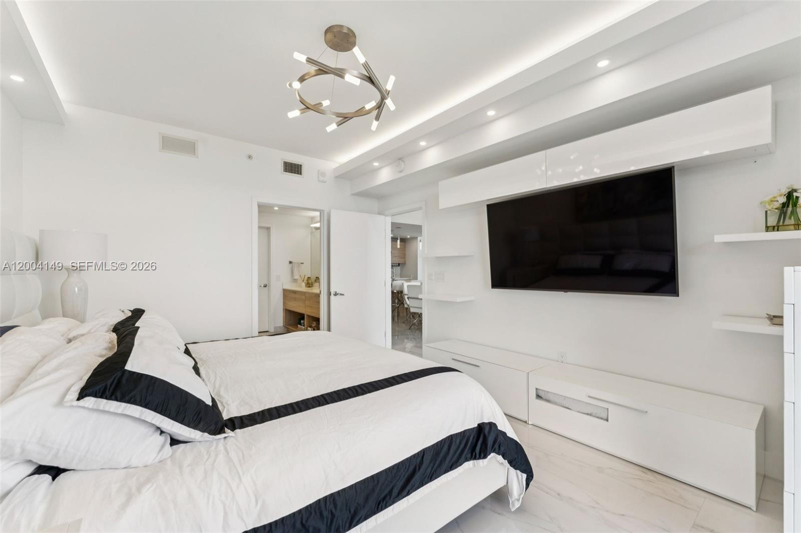 THE HARBOUR NORTH CONDO - Residential