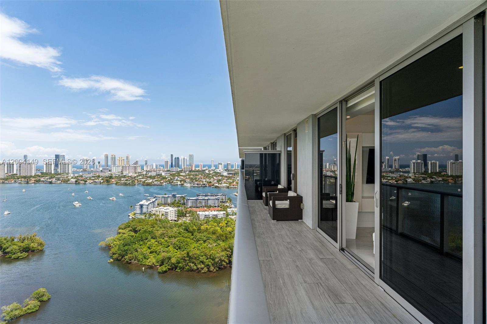 THE HARBOUR NORTH CONDO - Residential