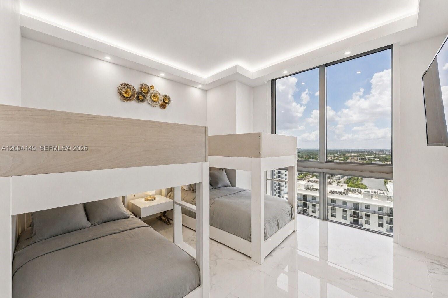 THE HARBOUR NORTH CONDO - Residential