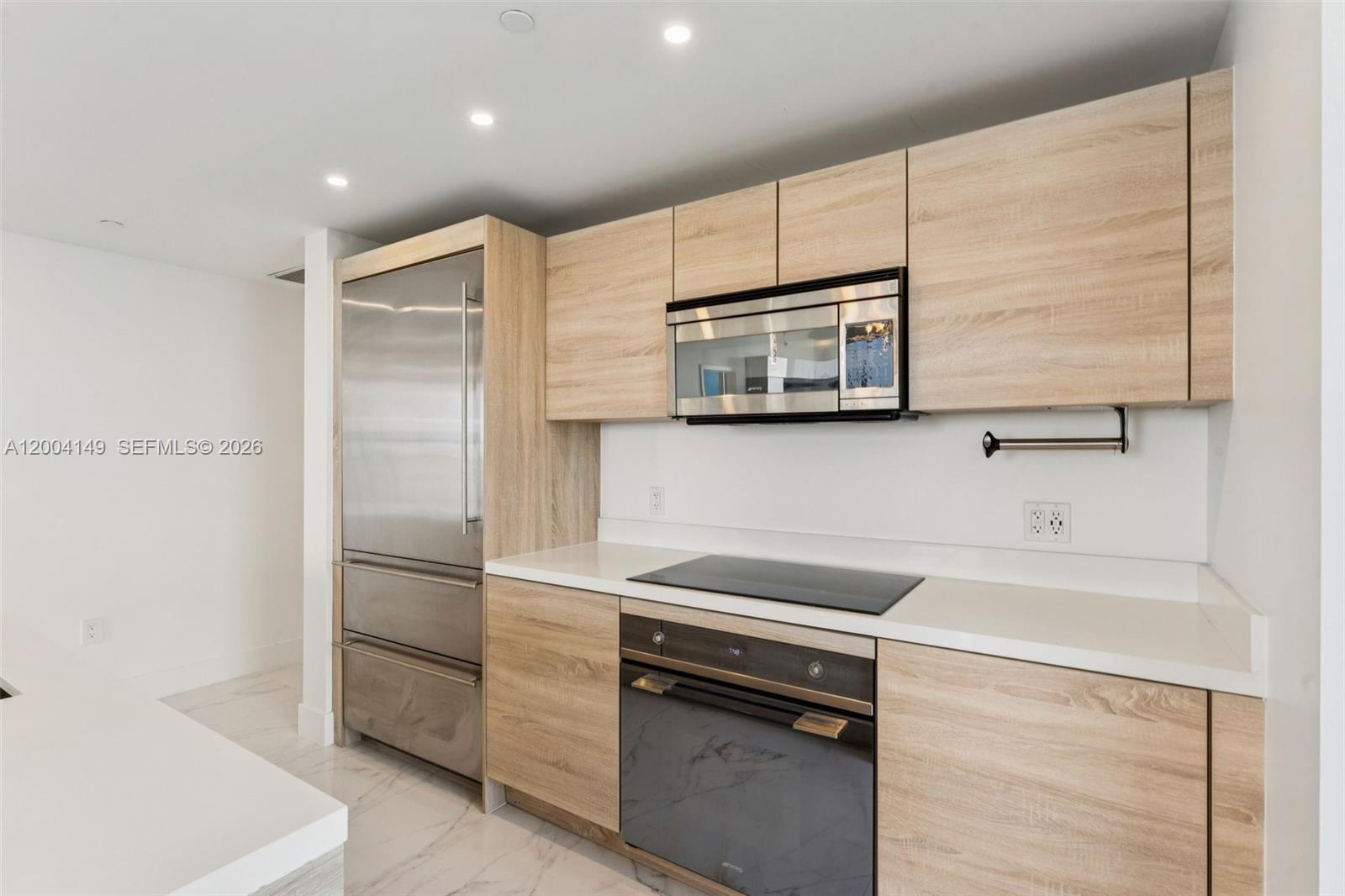 THE HARBOUR NORTH CONDO - Residential