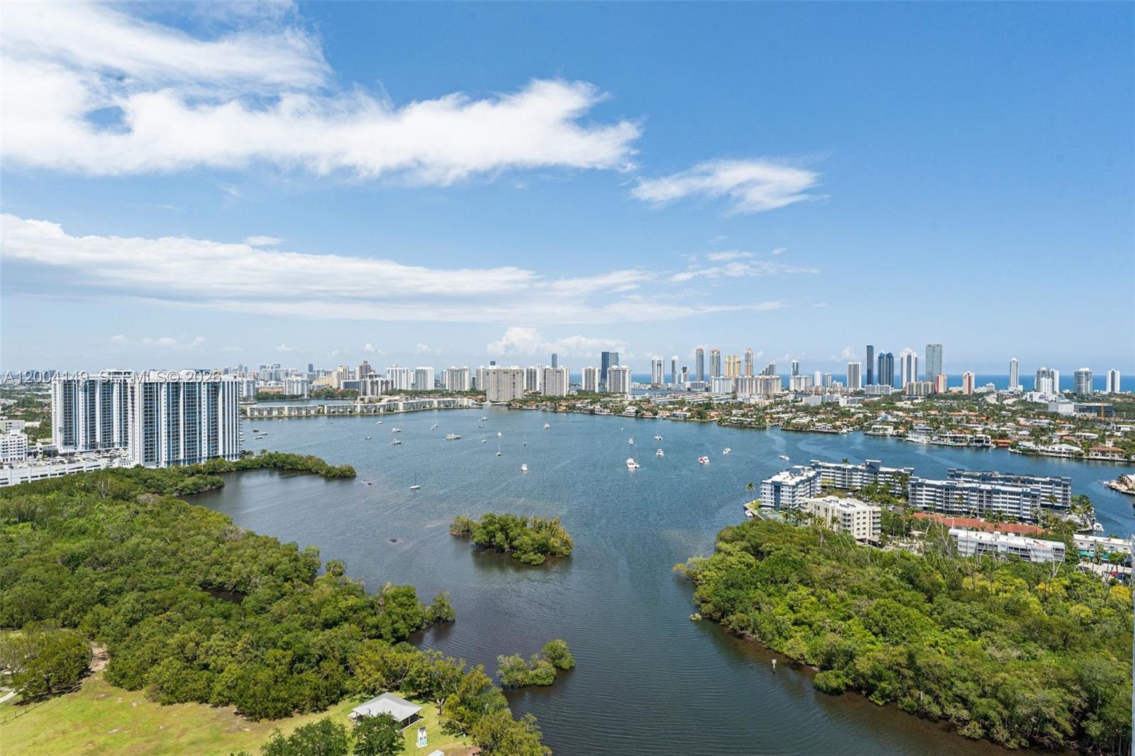 THE HARBOUR NORTH CONDO - Residential
