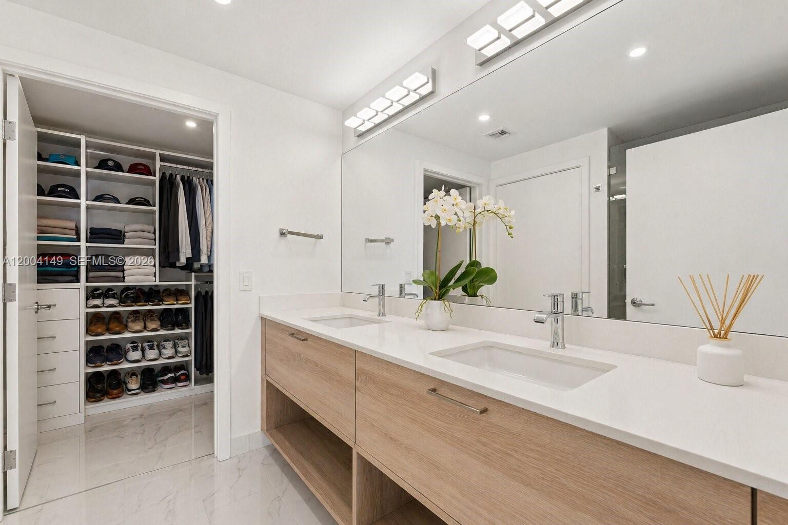 THE HARBOUR NORTH CONDO - Residential