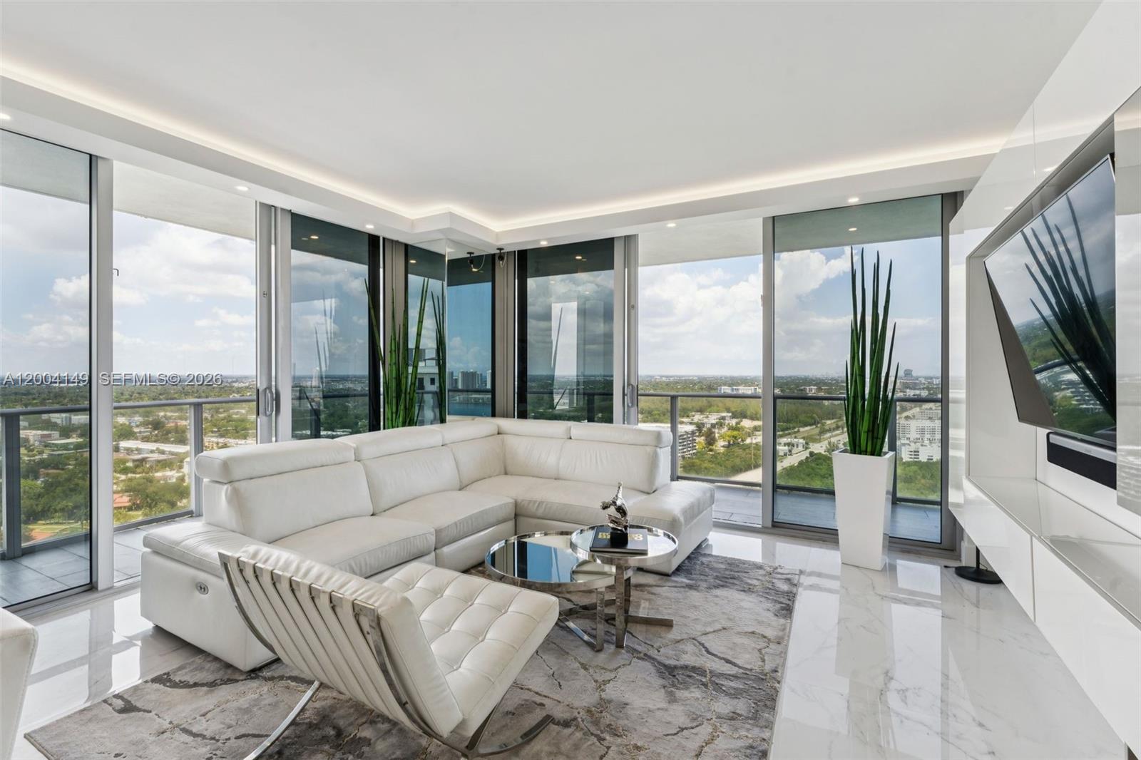 THE HARBOUR NORTH CONDO - Residential