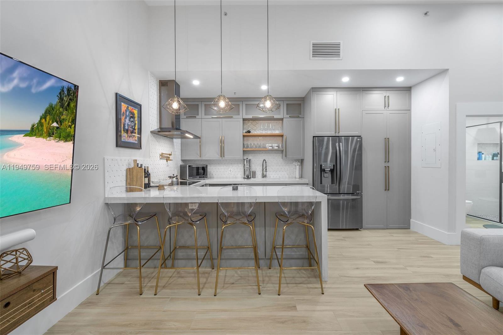 View photos, virtual tours, details... 935 Euclid Ave 5