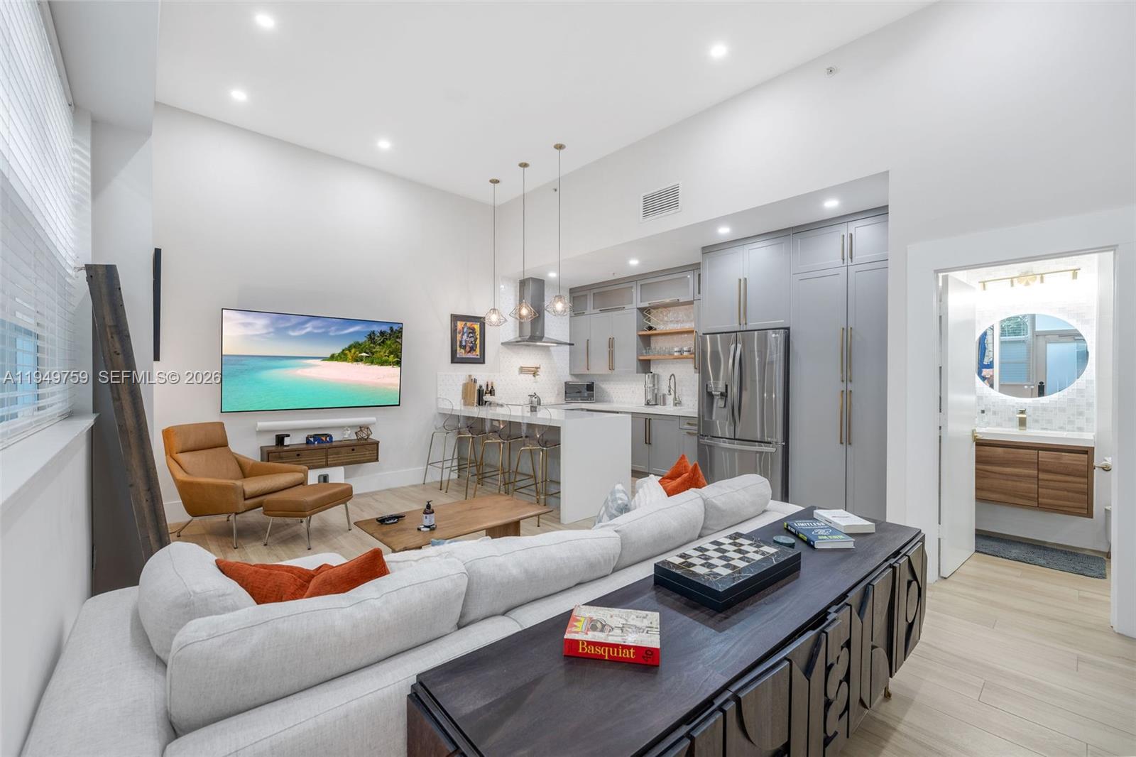 View photos, virtual tours, details... 935 Euclid Ave 5