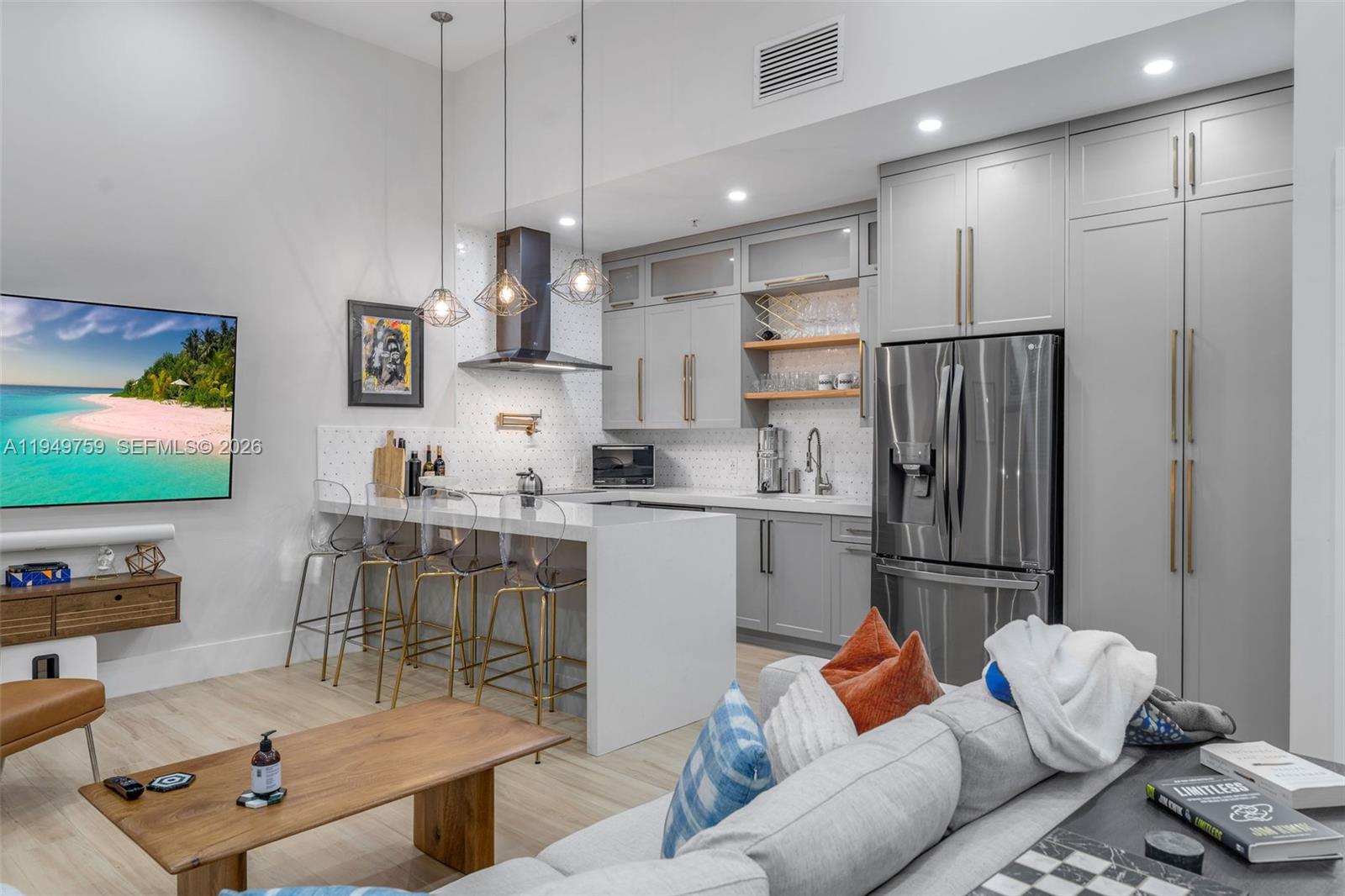 View photos, virtual tours, details... 935 Euclid Ave 5