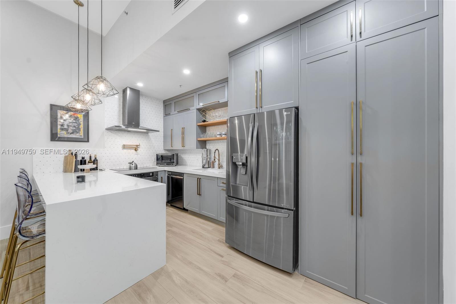 View photos, virtual tours, details... 935 Euclid Ave 5