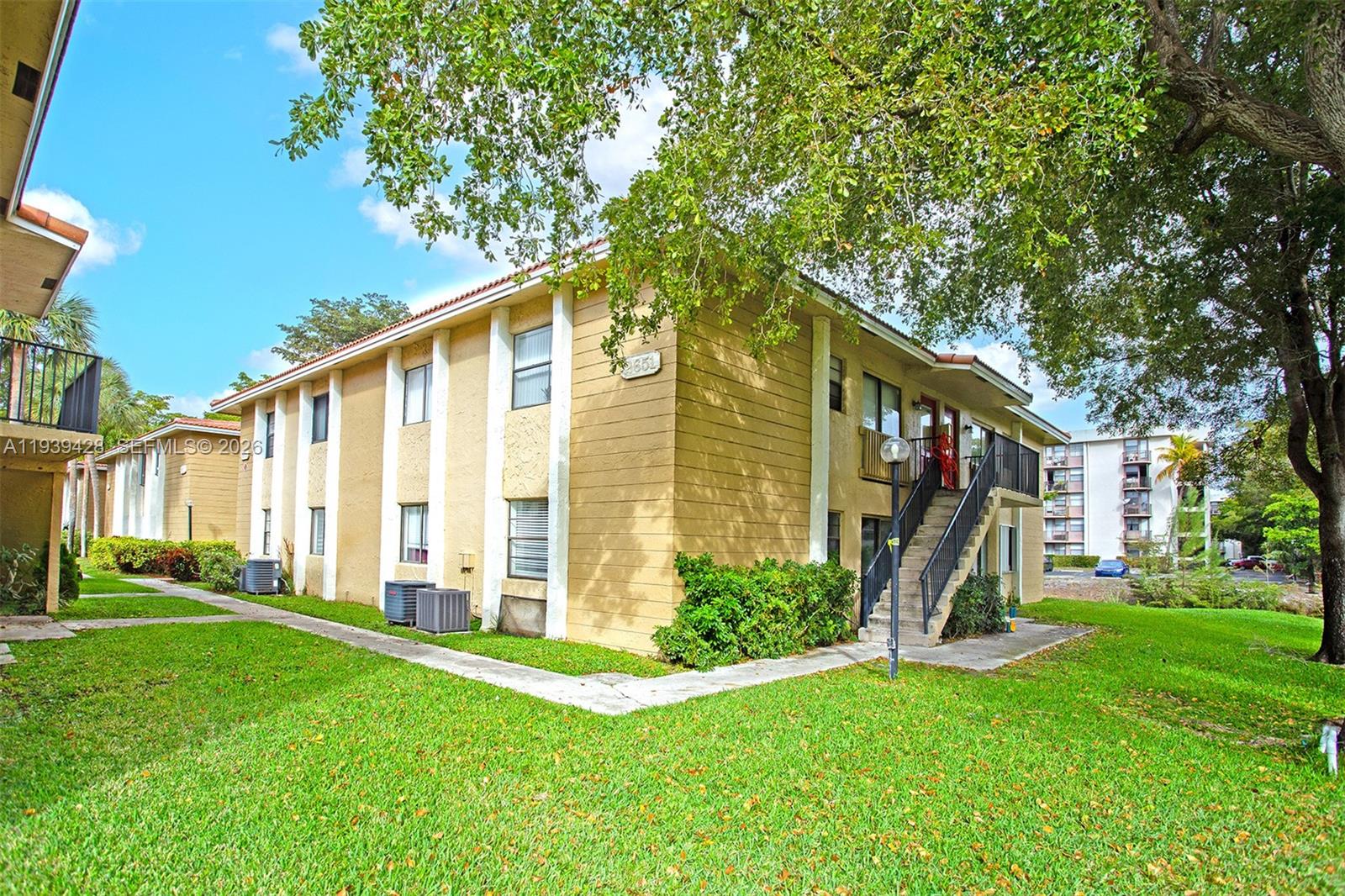 VILLAS OF RIVERSIDE CONDO - Residential