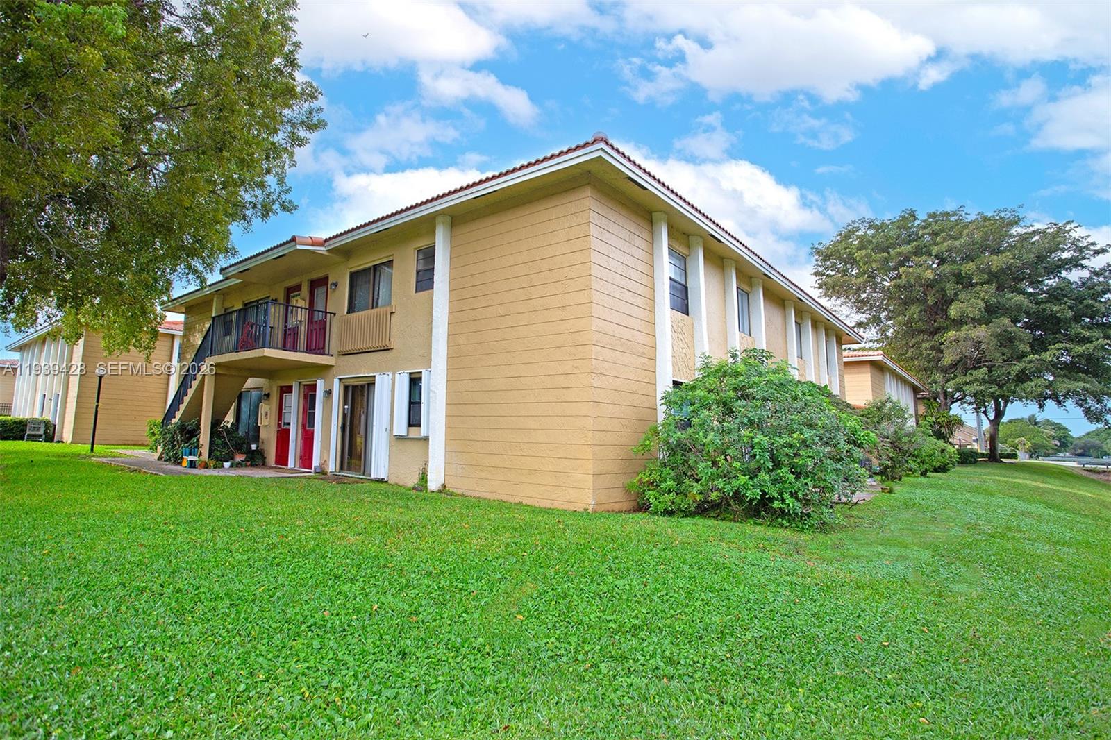 VILLAS OF RIVERSIDE CONDO - Residential