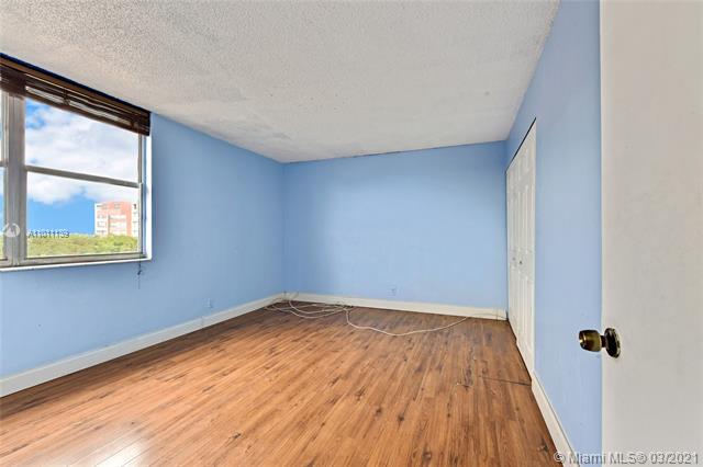 DADELAND PLACE CONDO - Residential