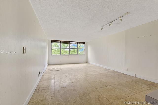 DADELAND PLACE CONDO - Residential