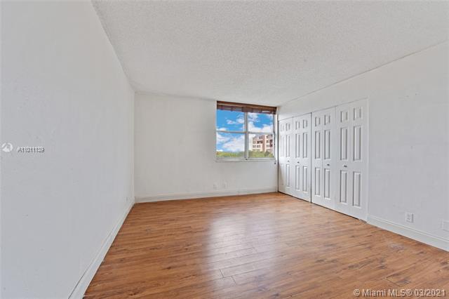 DADELAND PLACE CONDO - Residential