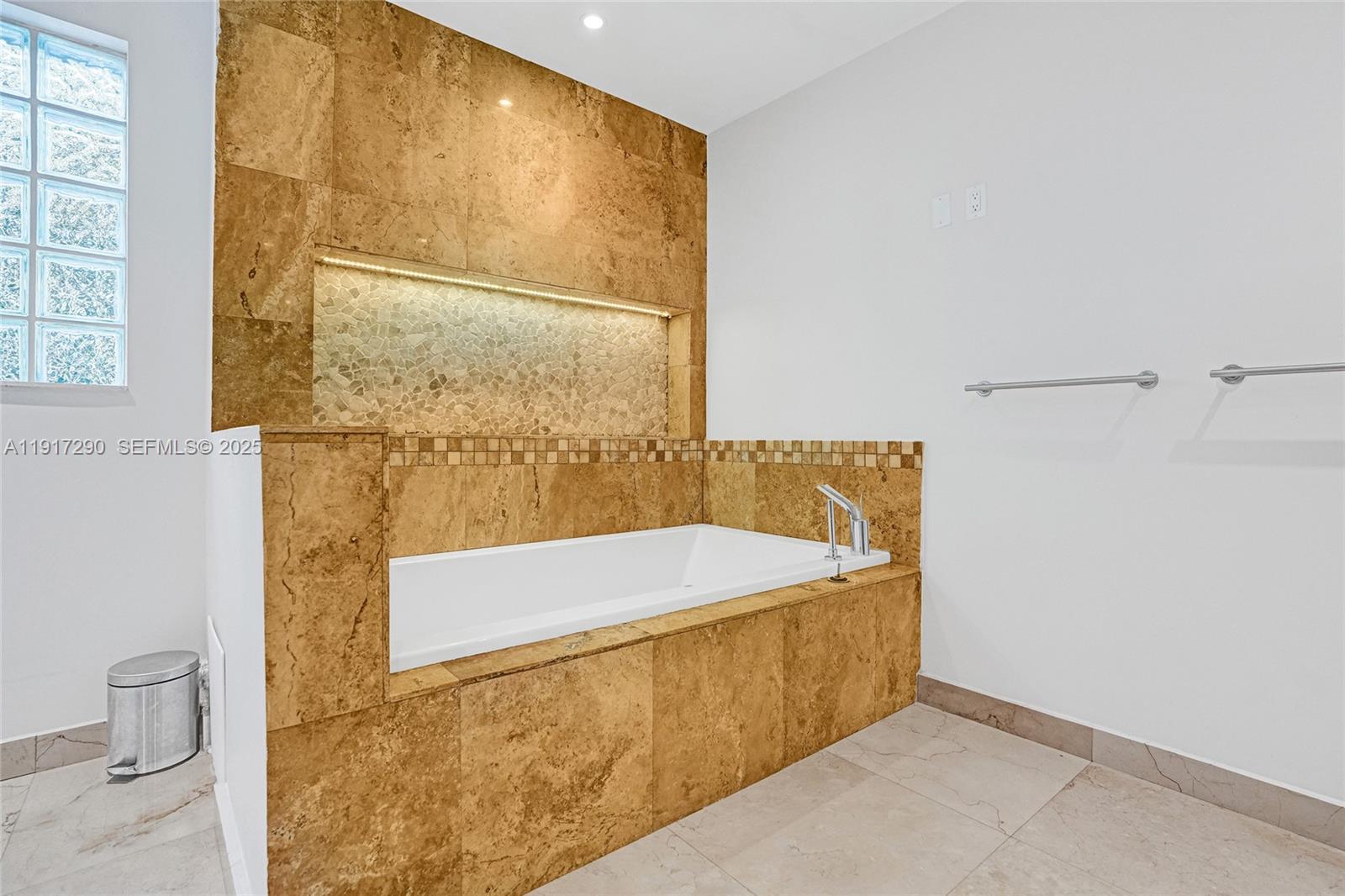 EASTERN SHORES 1ST ADDN - Residential